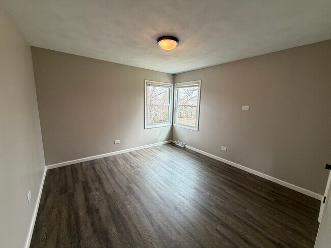 Building Photo - 109 Hickory Dr