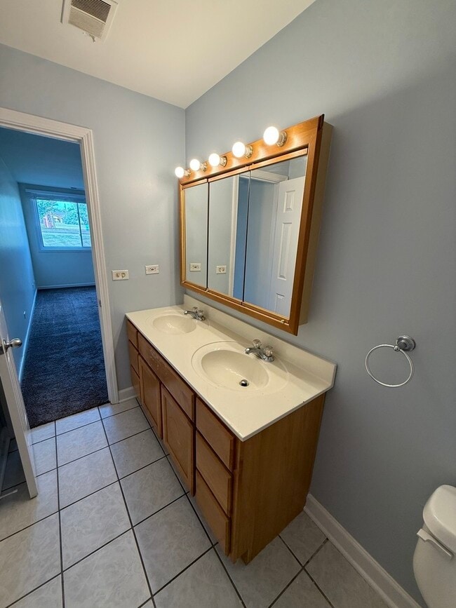 Building Photo - 2600 Brookwood Way Dr