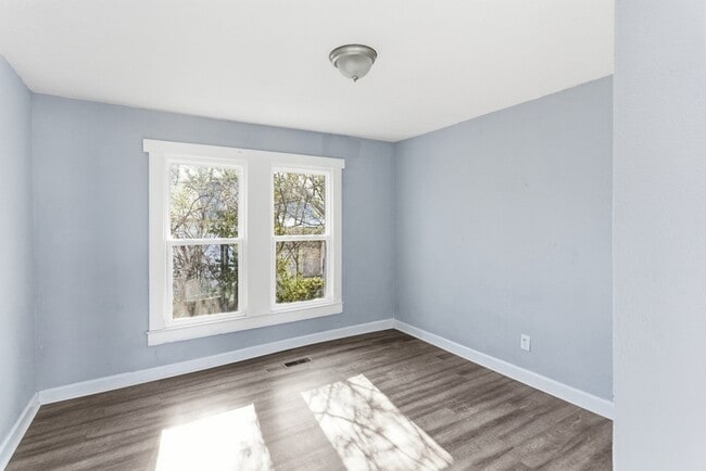 Building Photo - 1514 Monroe Ave