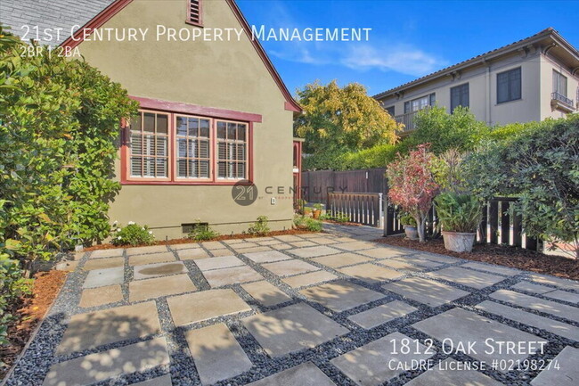 Building Photo - 1812 Oak St