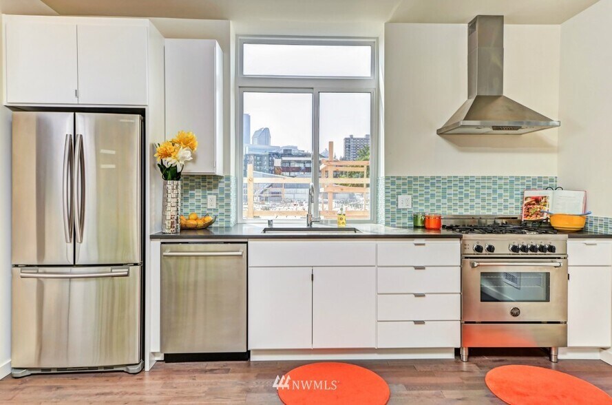 Kitchen Area - 467 14th Ave