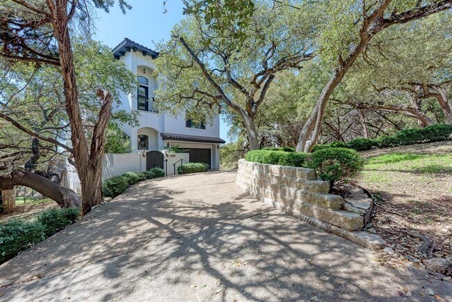 Building Photo - 13803 Lakeview Dr