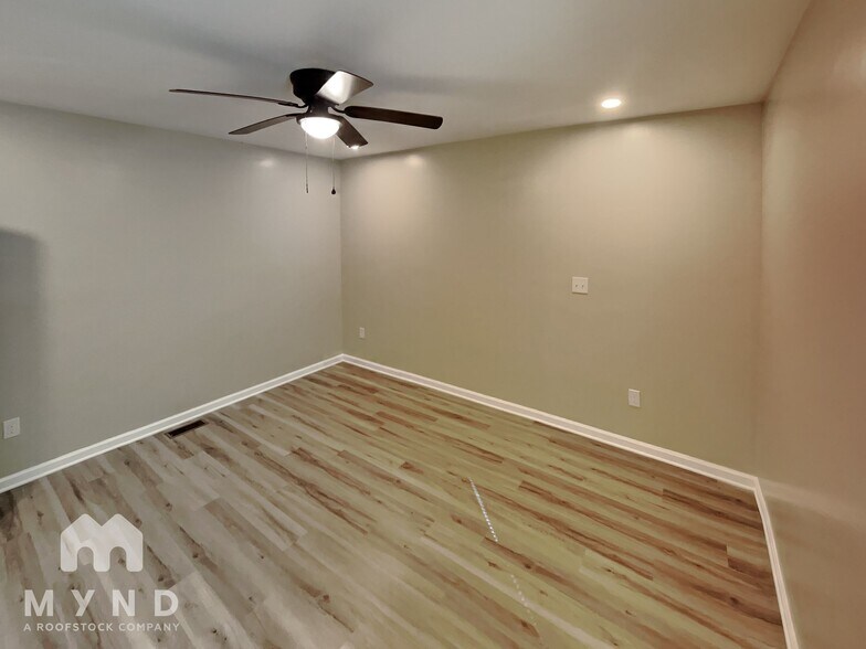 Building Photo - 214 Aspen Dr
