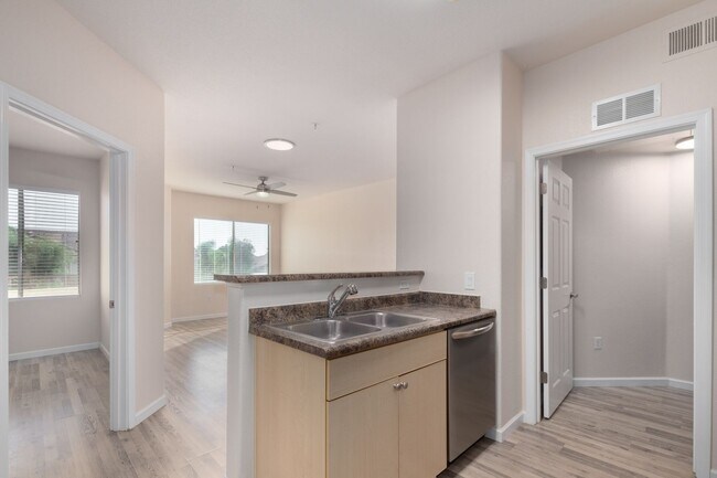 Building Photo - Condo in Union Hills