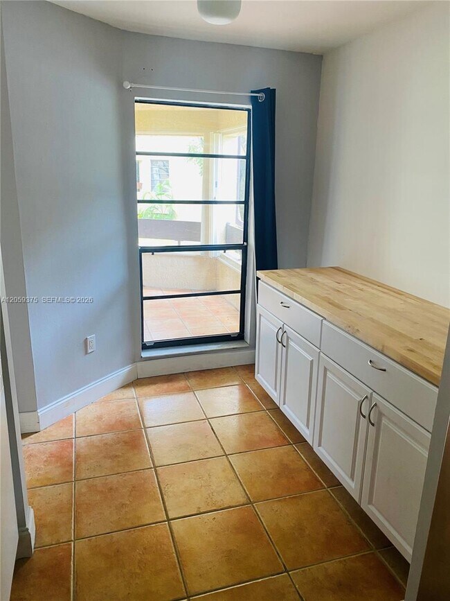 Building Photo - 8810 SW 123rd Ct