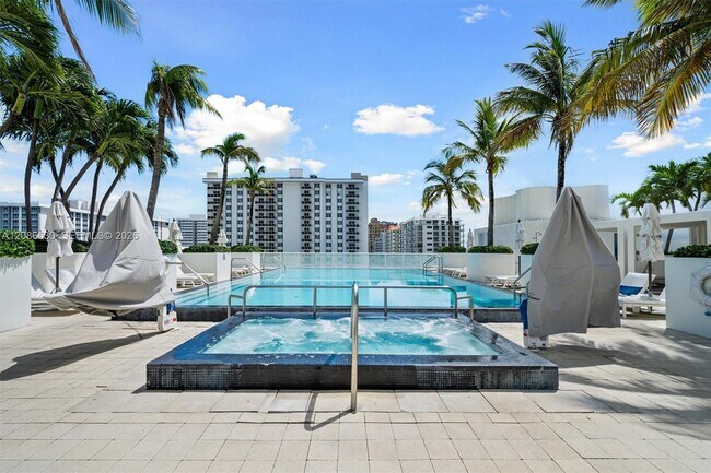 Building Photo - 3101 Bayshore Dr