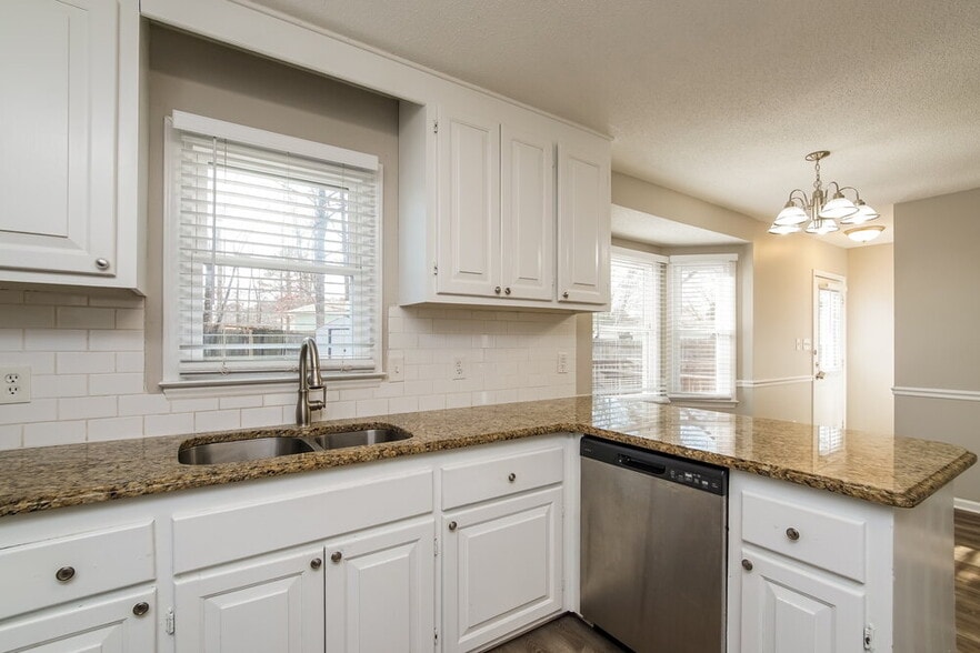 Building Photo - 3007 Brittany Dr