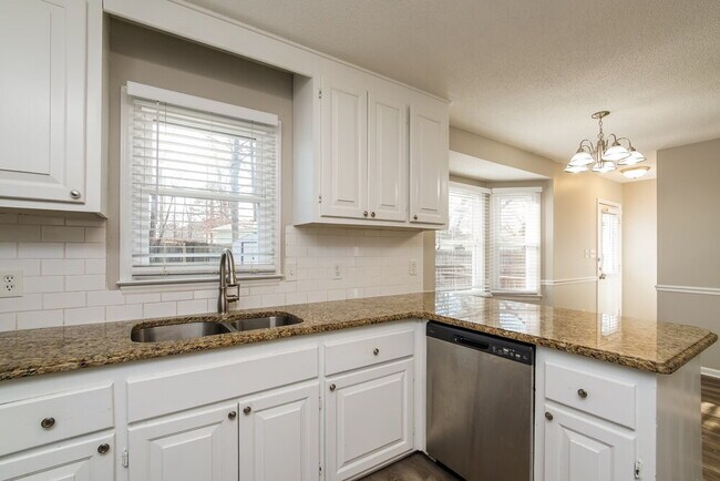 Building Photo - 3007 Brittany Dr