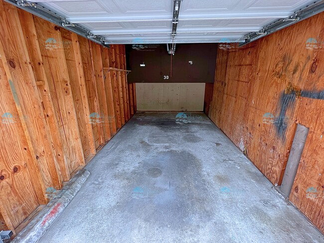 Building Photo - 1 Bedroom Just Minutes to Beach in Oceanside West of the 5!