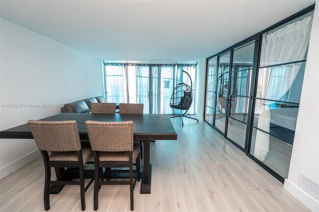 Building Photo - 18081 Biscayne Blvd