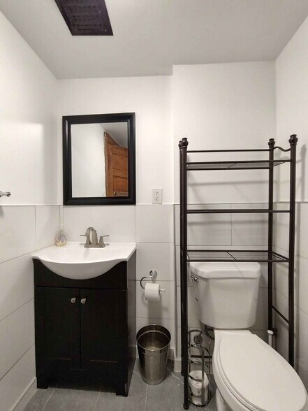 Building Photo - 556 W 161st St