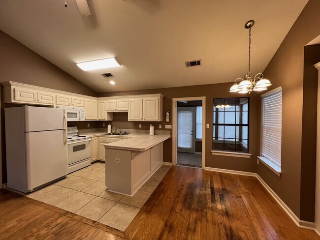 Building Photo - 9240-9250 Lockhart Rd