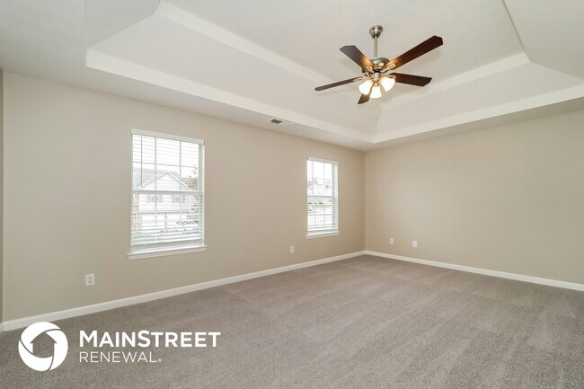 Building Photo - 2560 S Hills