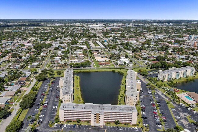 Building Photo - 301 SE 3rd St