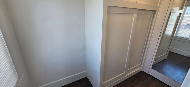 Building Photo - Grove St | 1927-1929