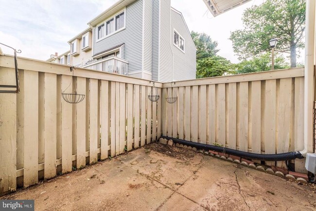 Building Photo - 7938 Bentley Village Dr