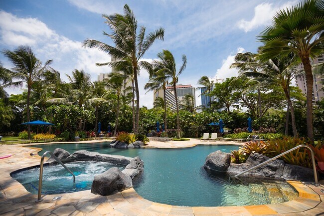 Building Photo - Fully Furnished 2 bedroom in Waikiki! One-...