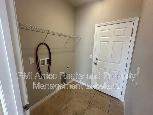 Building Photo - 8739 Micmac Ct