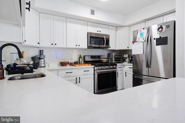 Building Photo - 48 High Meadows Dr