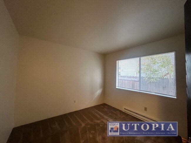 Building Photo - 136 Market St