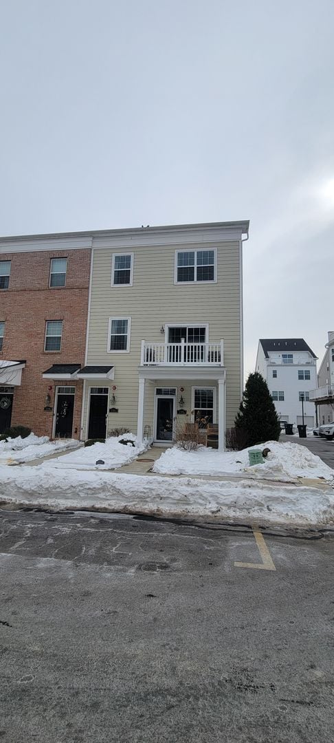 Building Photo - Large Townhome - Bensalem