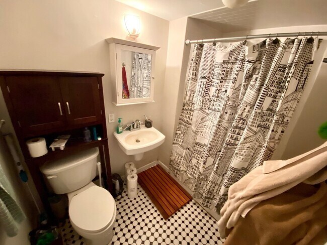 Building Photo - 247 Grove St