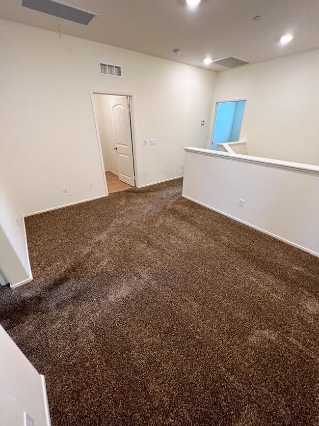 Building Photo - 2 bedroom Condo with a LOFT located in Menifee!