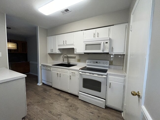 Building Photo - 1212 Schaub Dr