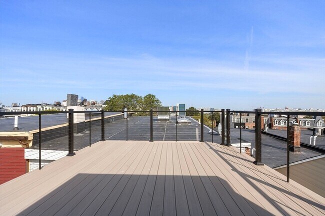 Building Photo - 587 E Broadway