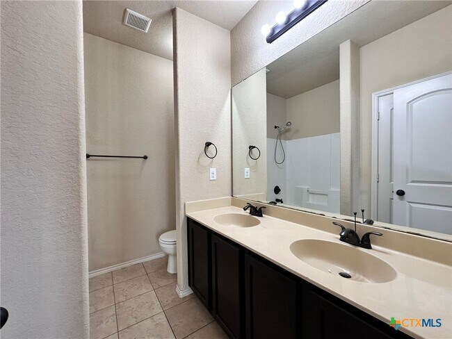 Building Photo - 502 Creekside Cir