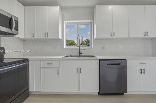 Building Photo - 20440 NW 20th Ct