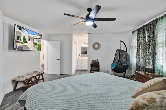 Building Photo - 3633 NW 6th St