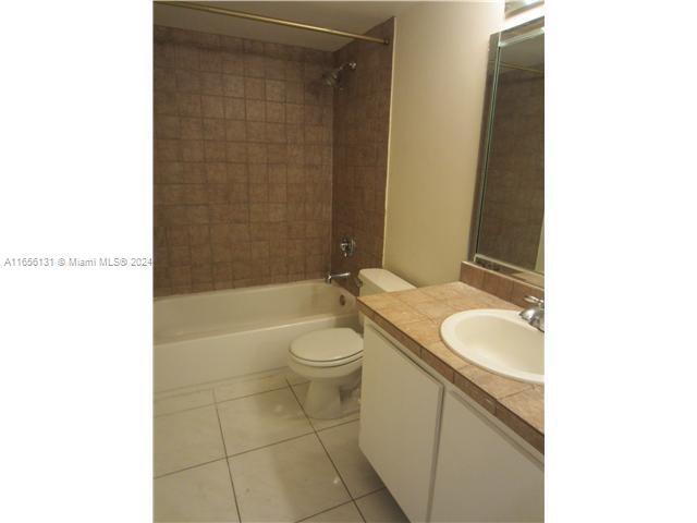 Building Photo - 506 Gardens Dr