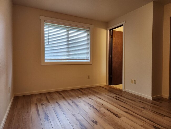 Building Photo - 3 Bedroom Rambler