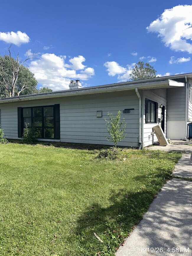 Building Photo - 3235 Schilling St