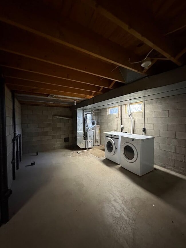 Building Photo - Beautiful and spacious 3 bedroom 2.5 bathroom townhome available for rent