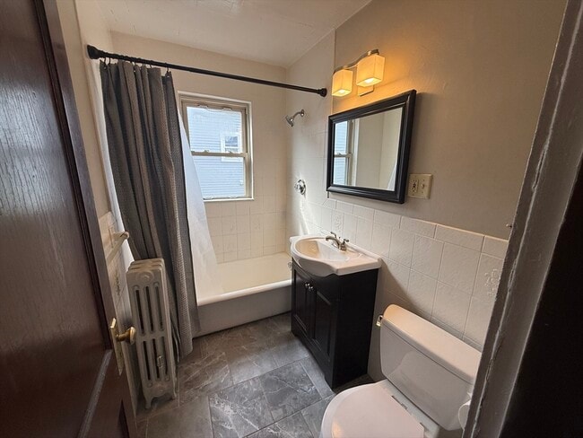 Building Photo - 66 Brock St