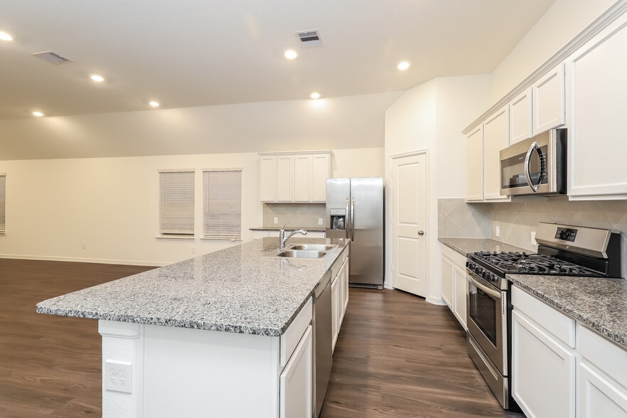 Building Photo - 5434 Tourmaline Wy