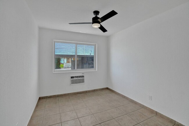 Building Photo - 2160 E Bay Harbor Dr