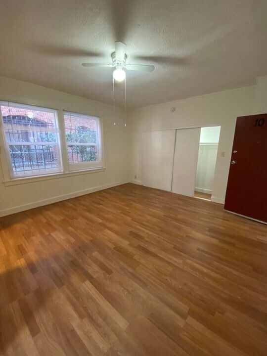 Interior Photo - 3057 Leeward Avenue,