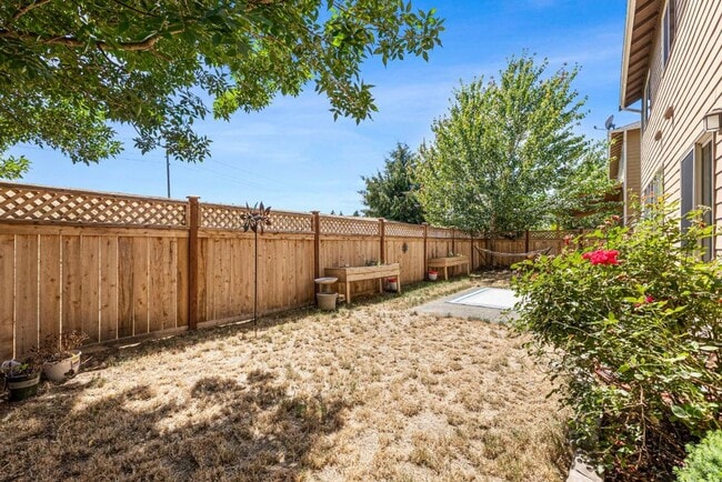 Building Photo - 5-Bedroom Horizon Pointe Home | Theatre Ro...