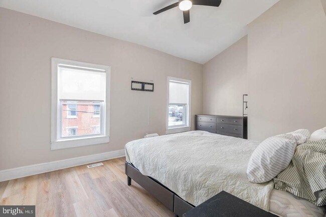 Building Photo - 558 N 16th St