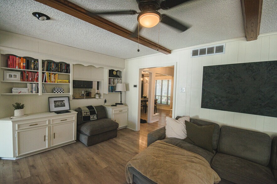 Building Photo - 2334 Babalos Ln