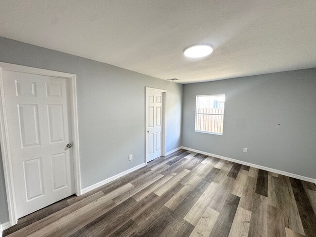 Building Photo - GORGEOUS REMODELED 3BR/2BA Zephyrhills Home with HUGE SCREENED IN PORCH and Shed