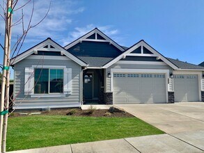 Building Photo - Beautiful Single Level Home in SW Redmond!