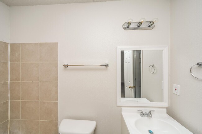Building Photo - 4689 Waterfront Oak Dr