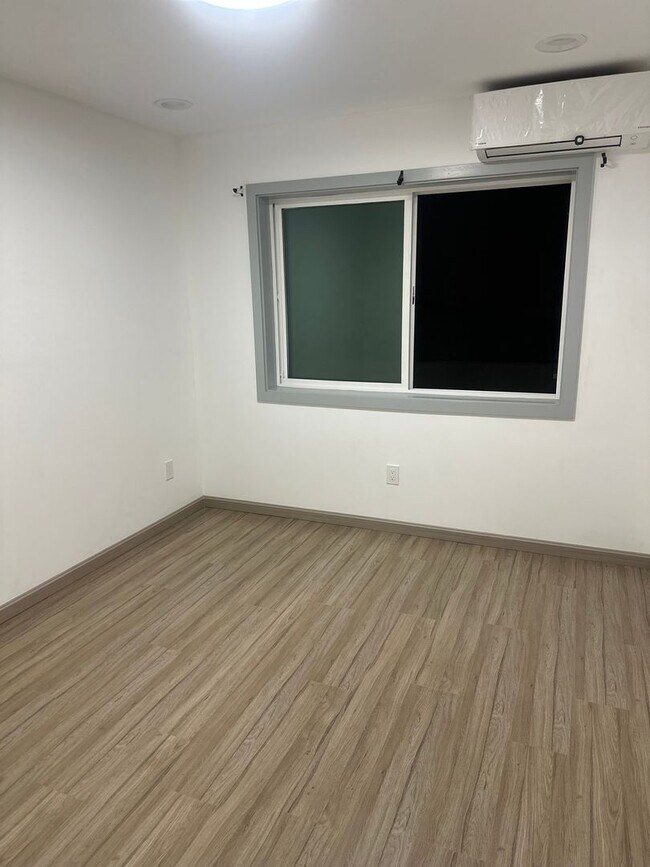 Building Photo - 2Bedroom unit in Lahaina