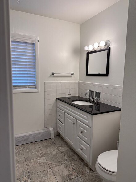 Building Photo - 564 W State Rte 22