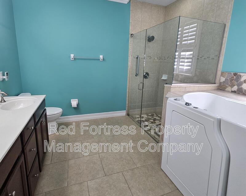 Building Photo - 13105 Silver Thorn Loop
