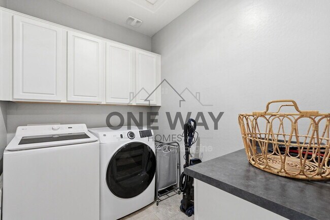 Building Photo - 9854 Thatcher Ave